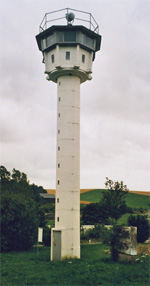 Grenzmuseum Mödlareuth, August 2007. Ein Turm dieser Bauart stand bis 1990 unmittelbar am Gartengrundstück der Familie Langguth, Foto: Udo Amrell
